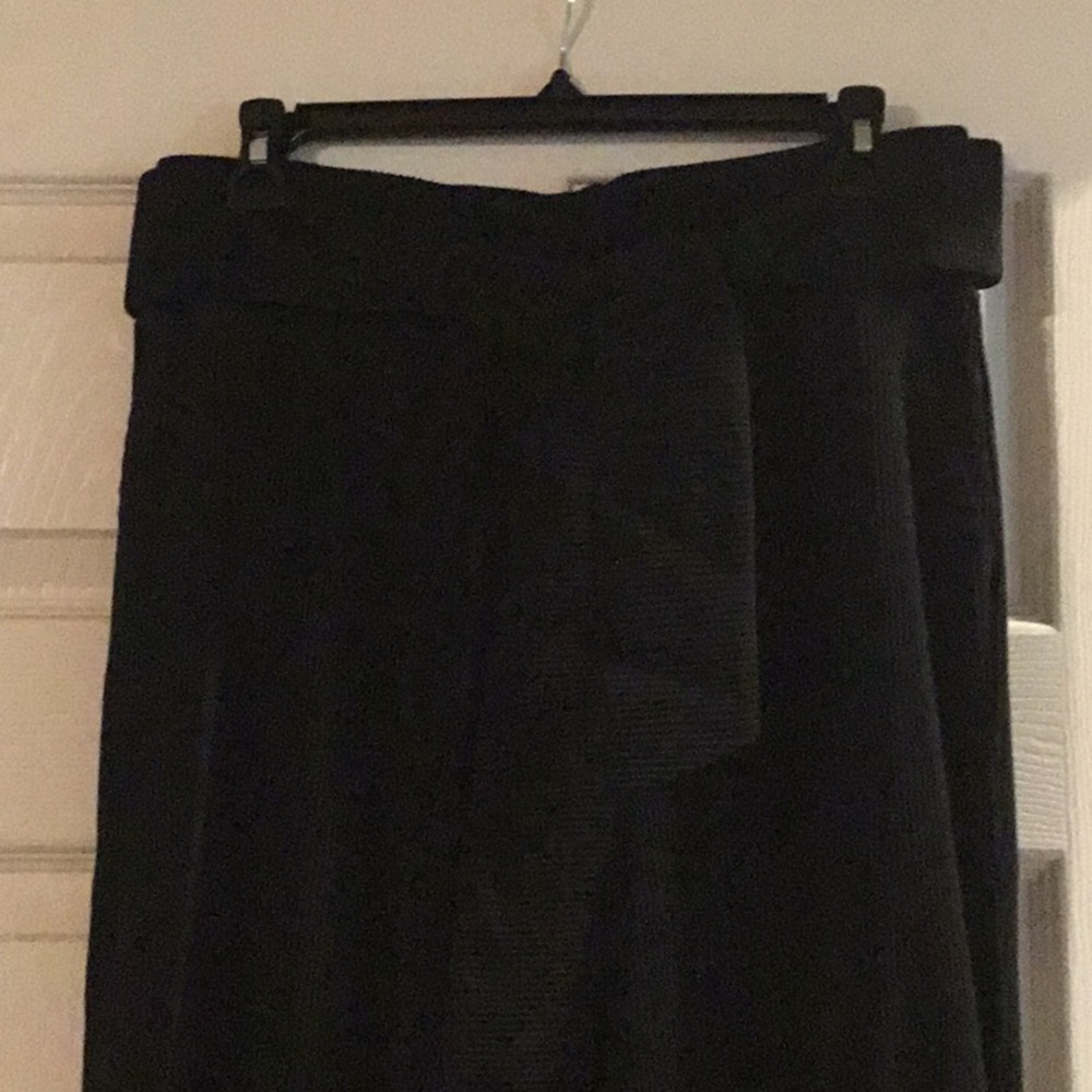 Just like new. Wide leg capris.